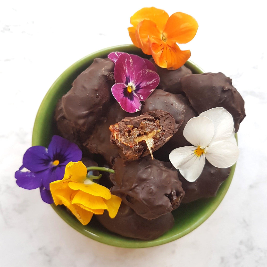 Medjoul dadels in adaptogene pure chocolade - High Vibeology